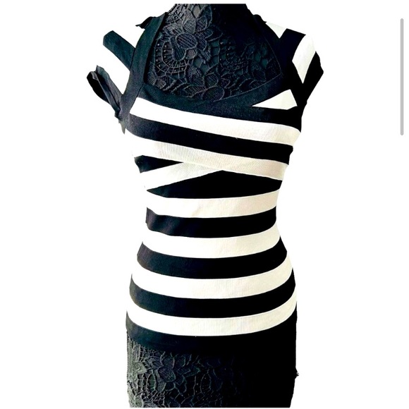 EUC WHBM beautiful black/white stripped fitted bodycon cap sleeve top. - Picture 1 of 11